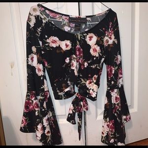 Flare sleeve crop top